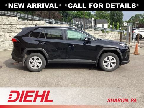 Used 2024 Toyota RAV4 LE AWD/4WD image 8
