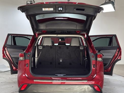 Used 2023 Toyota Highlander XLE image 16