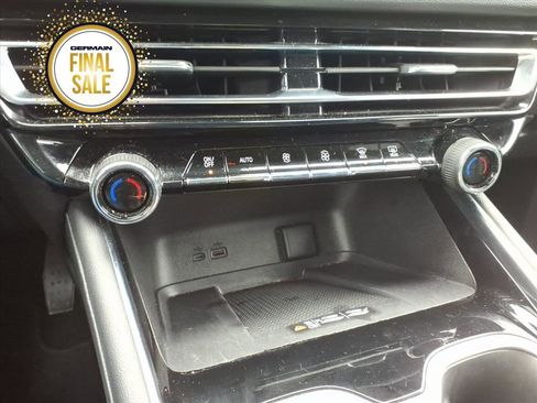 Used 2025 Chevrolet Traverse LT image 20