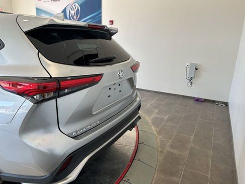 Used 2023 Toyota Highlander XSE image 5