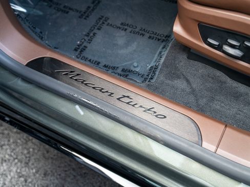 Certified 2025 Porsche Macan Turbo Electric AWD/4WD image 12