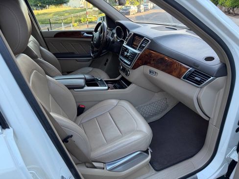 Used 2014 Mercedes-Benz GL 550 4MATIC image 5