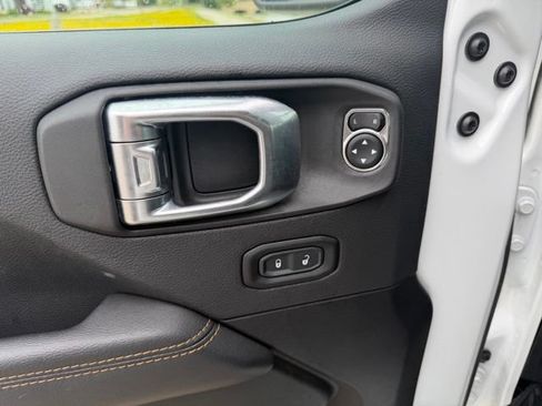 Used 2023 Jeep Wrangler Unlimited Sahara AWD/4WD image 9