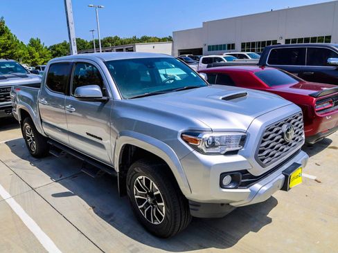 Used 2023 Toyota Tacoma TRD Sport AWD/4WD image 2