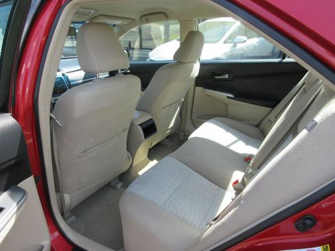 Used 2012 Toyota Camry LE image 12