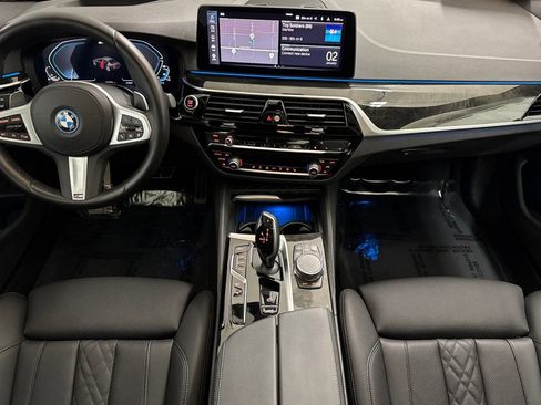 Certified 2023 BMW 530e 530e w/ M Sport Package image 17