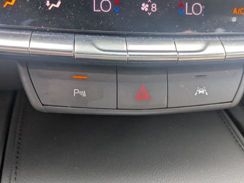 Used 2025 Cadillac XT4 Premium Luxury FWD image 30
