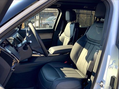 New 2025 Land Rover Range Rover Sport image 9