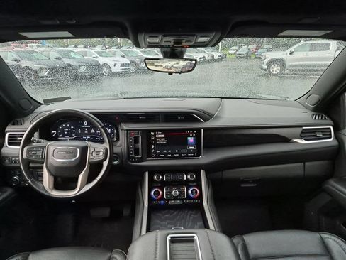 Used 2022 GMC Yukon Denali w/ Denali Premium Package AWD/4WD image 9