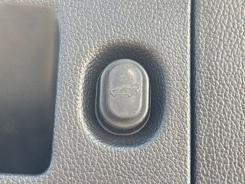 Used 2018 GMC Yukon SLT image 29