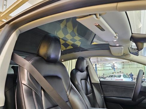 Used 2021 Tesla Model Y Long Range image 11