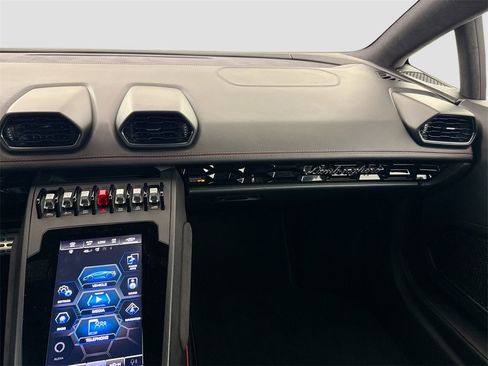 Used 2022 Lamborghini Huracan EVO image 24