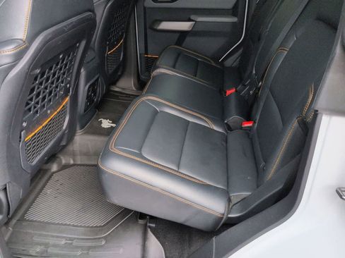 Used 2023 Ford Bronco Badlands image 17