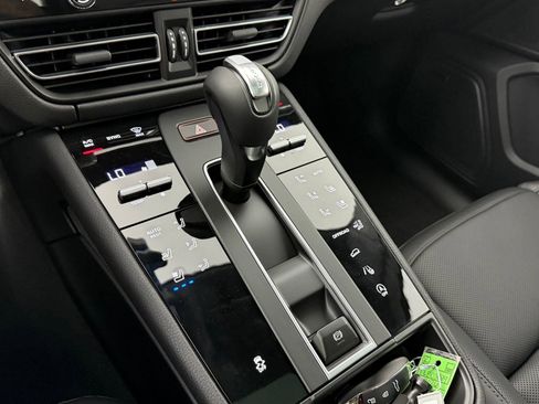 New 2026 Porsche Macan image 23