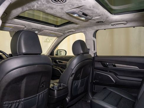 Used 2022 Kia Telluride SX w/ SX Prestige Package image 10