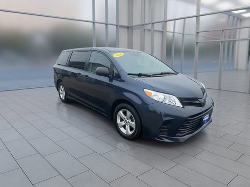Used 2020 Toyota Sienna L image 2