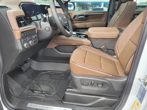 New 2026 Chevrolet Suburban High Country AWD/4WD image 11