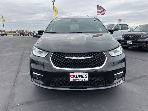 New 2026 Chrysler Pacifica Select image 17