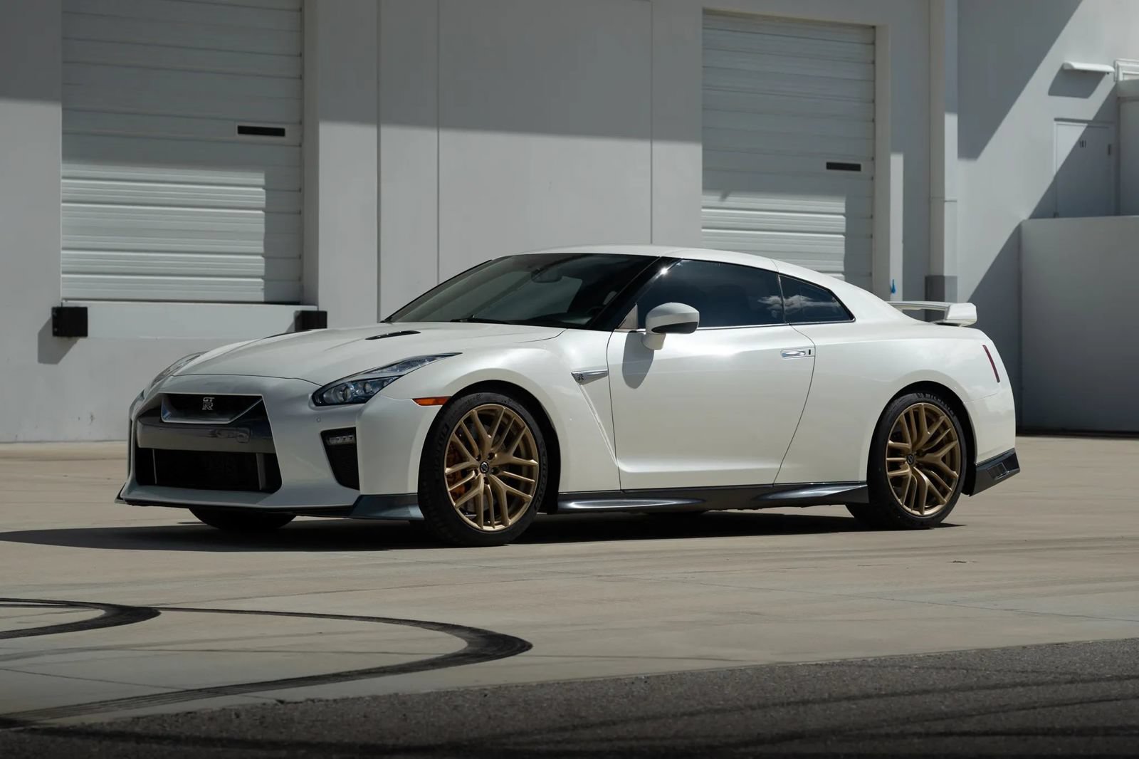 Used 2017 Nissan GT-R Premium w/ Premium Interior Package AWD/4WD image 5