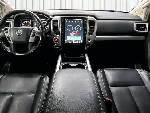 Used 2018 Nissan Titan PRO-4X w/ Pro-4x Convenience Package AWD/4WD image 8