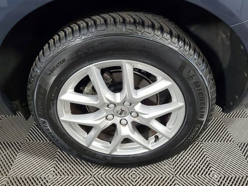 Used 2019 Volvo XC60 T5 Momentum w/ Multimedia Package image 13