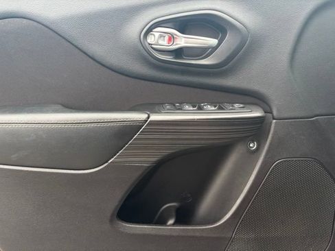 Used 2015 Jeep Cherokee Latitude FWD image 21