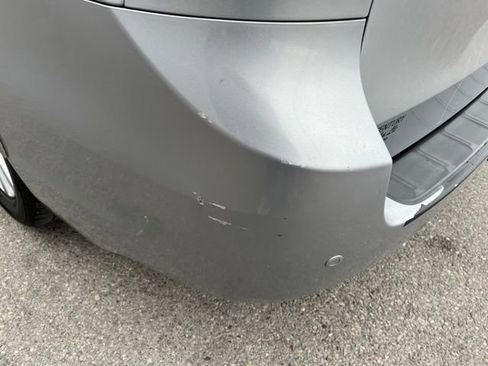 Used 2017 Toyota Sienna Limited FWD image 10