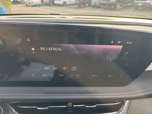 Used 2025 Buick Envista Sport Touring image 21