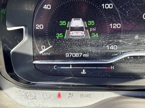 Used 2022 GMC Yukon XL Denali image 3