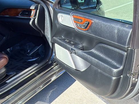 Used 2020 Lincoln Continental Reserve w/ Luxury Package image 43