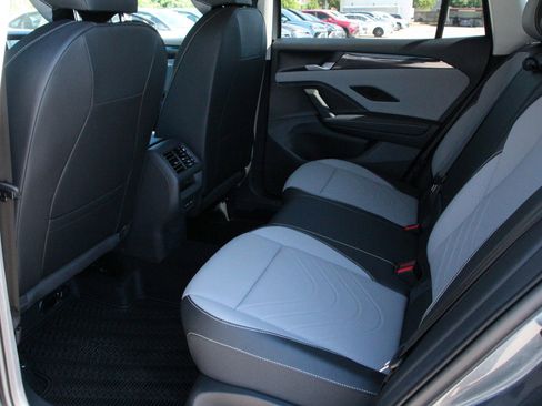 Certified 2025 Volkswagen Tiguan SE FWD image 16