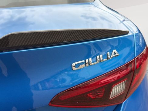 Used 2018 Alfa Romeo Giulia Quadrifoglio w/ Driver Assist Dynamic Package image 8