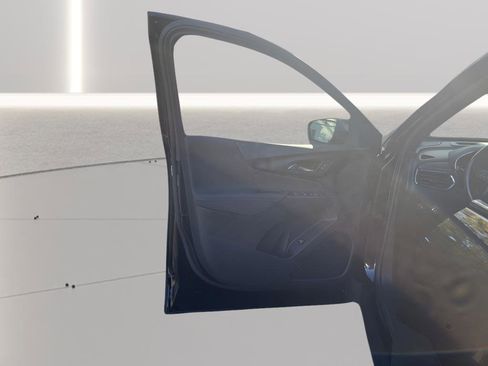 Used 2022 Chevrolet Equinox RS w/ Infotainment Package image 18