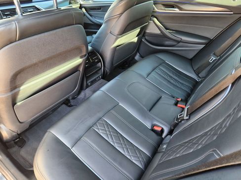 Used 2021 BMW M550i xDrive w/ Premium Package image 40