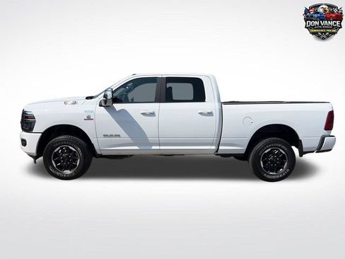 Used 2026 RAM 2500 Laramie AWD/4WD image 2