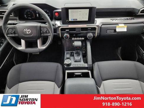 Used 2025 Toyota Tacoma TRD Off-Road image 29