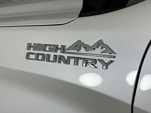 Used 2022 Chevrolet Silverado 1500 High Country w/ High Country Premium Package AWD/4WD image 28
