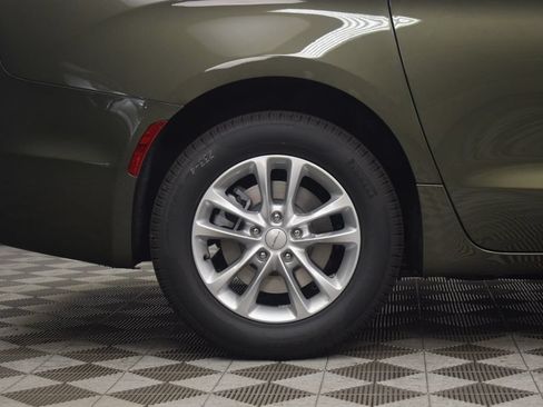 New 2027 Chrysler Pacifica Select AWD/4WD image 8