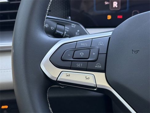 New 2025 Volkswagen Tiguan SE image 11