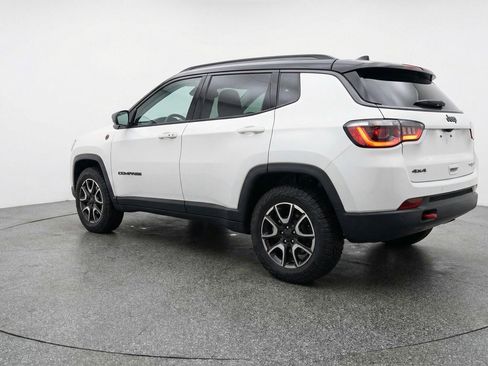 Used 2025 Jeep Compass Trailhawk image 6