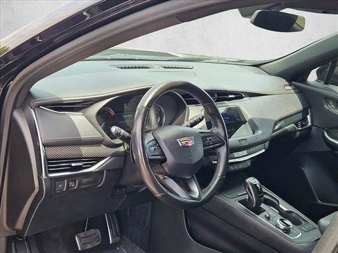 Used 2019 Cadillac XT4 Sport w/ Cold Weather Package FWD image 10