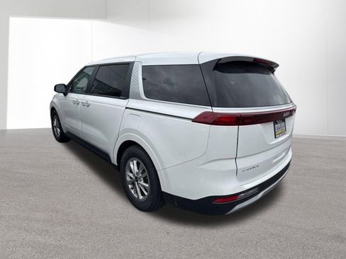 Used 2024 Kia Carnival LX FWD image 7