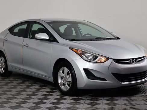 Used 2014 Hyundai Elantra SE FWD image 3