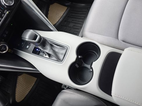 Used 2023 Toyota Venza LE image 25