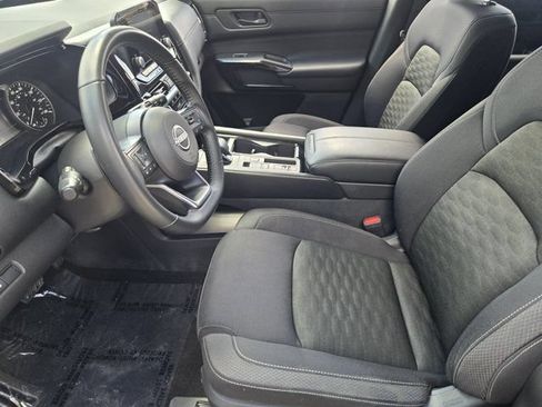 Used 2024 Nissan Pathfinder SV w/ SV Premium Package FWD image 13