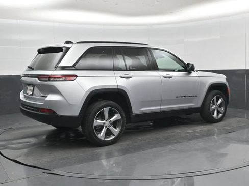 Used 2025 Jeep Grand Cherokee Limited w/ Black Appearance Package AWD/4WD image 33