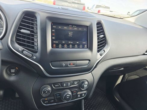 Used 2019 Jeep Cherokee Latitude Plus image 26