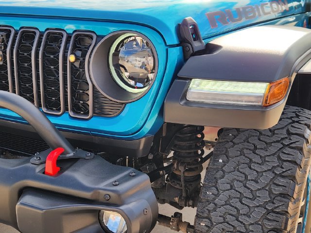 Used 2024 Jeep Wrangler Unlimited Rubicon w/ XTREMEE 35" Tire Package AWD/4WD image 9