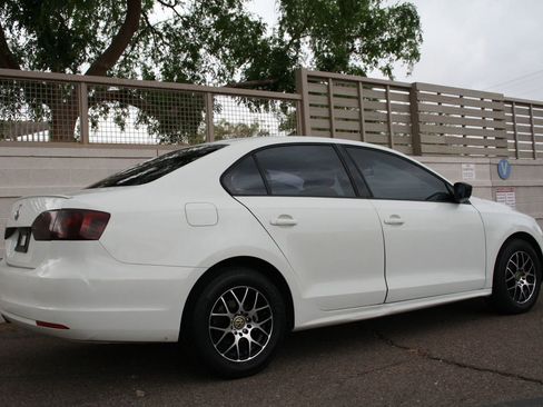Used 2014 Volkswagen Jetta S image 3
