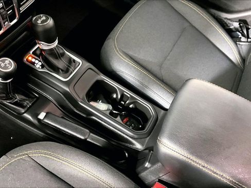 Used 2025 Jeep Wrangler Unlimited Sahara AWD/4WD image 17